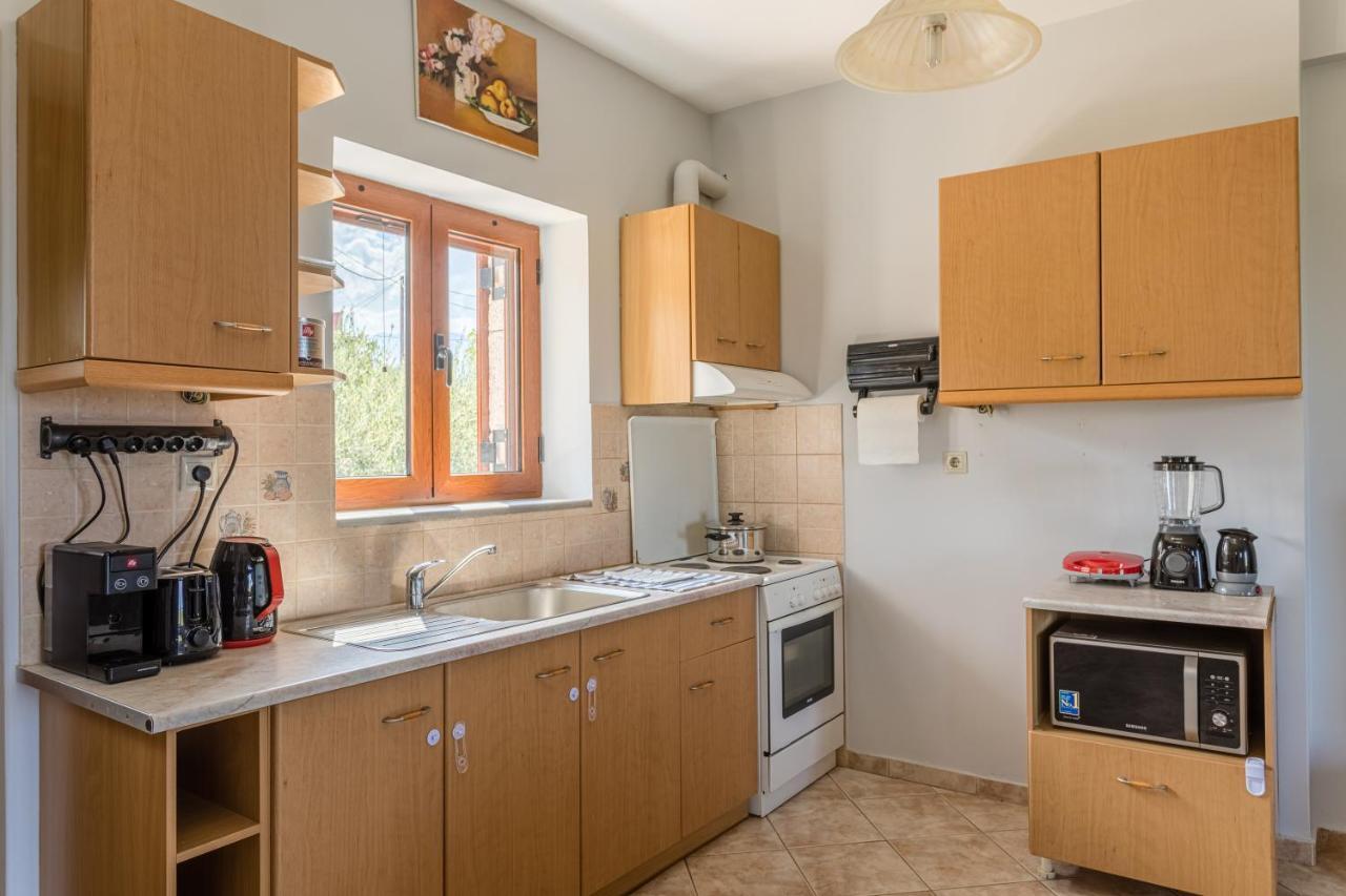 Chioureas Apartments Lévktron Eksteriør bilde